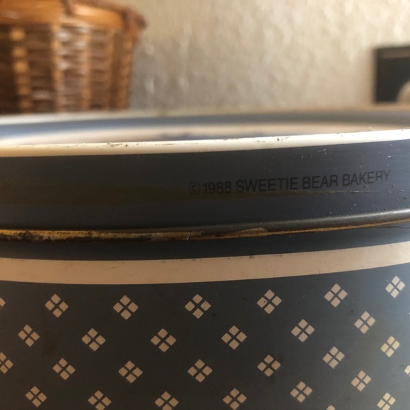 1988 Country Goose Sweetie Bear Bakery Round Tin - Picture 8 of 11